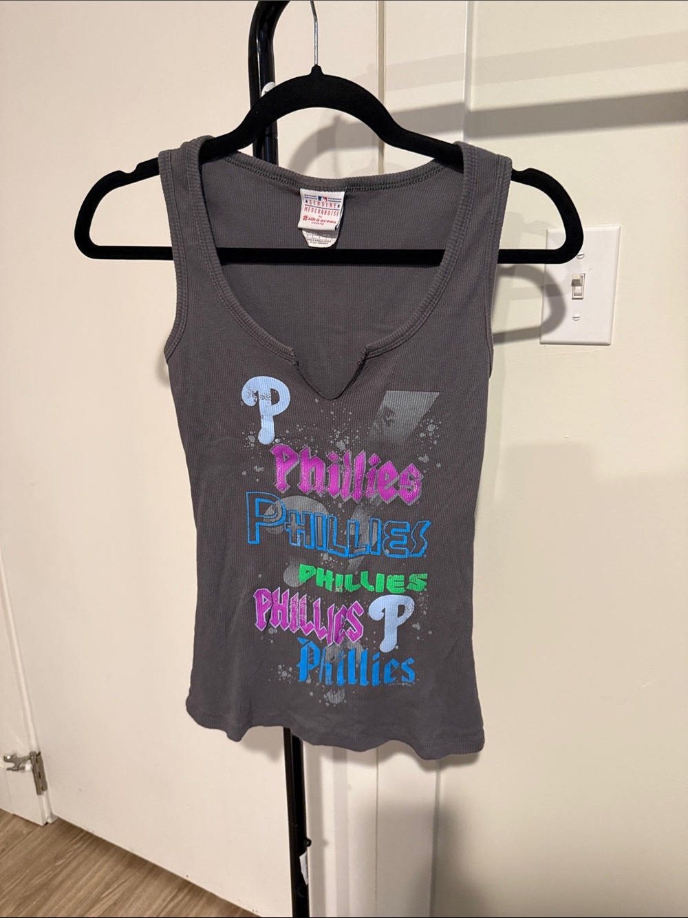 5th & Ocean Gray Phillies Multicolor Graphic Tank Top